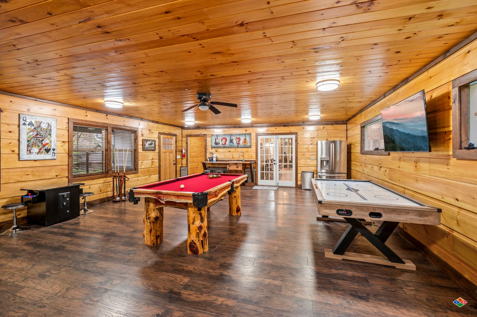 Twin Oak Creek - 4 bedroom cabin in Gatlinburg, TN