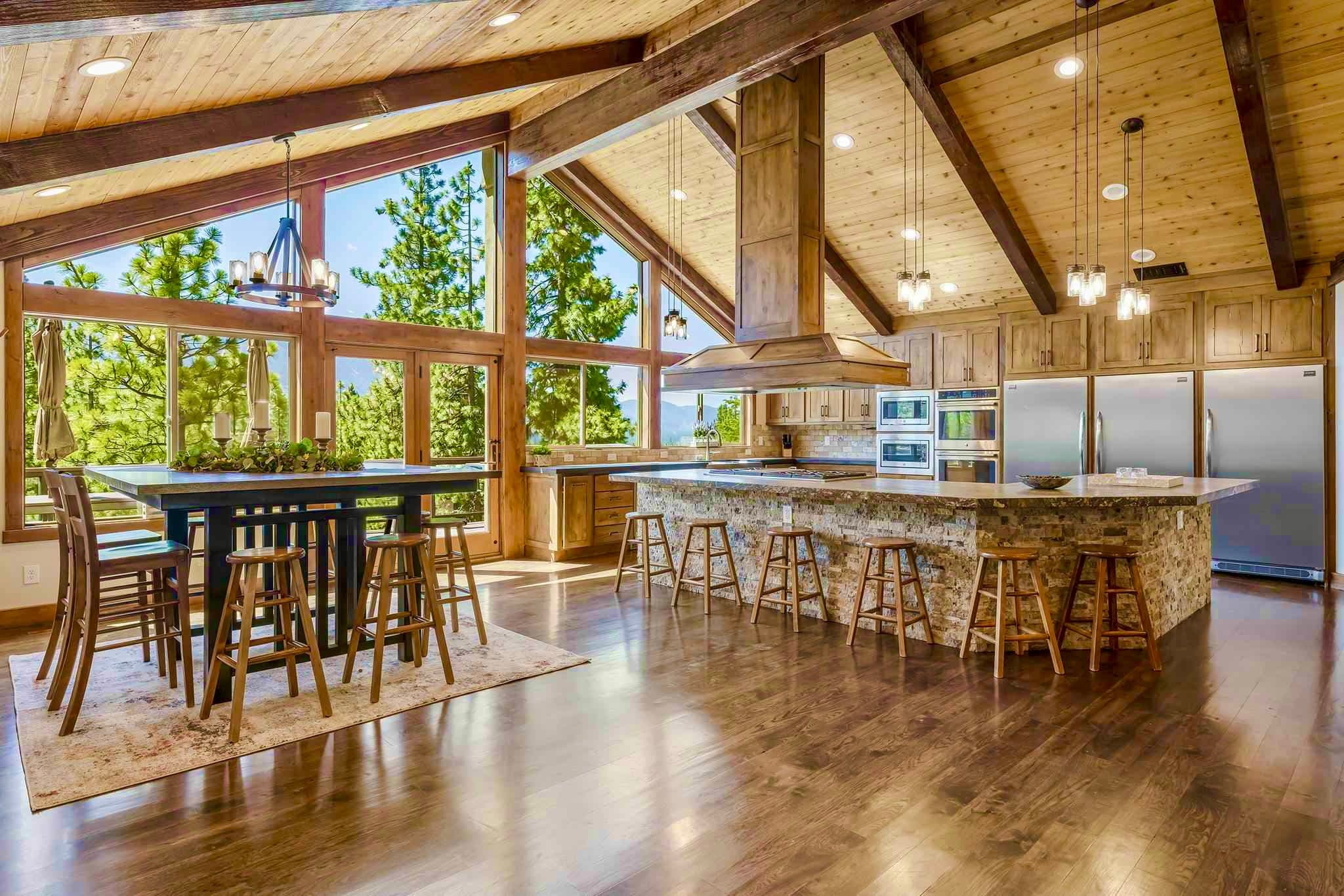 9BR Tahoe Villa, Hot Tub-Sauna-Gym-Game Room