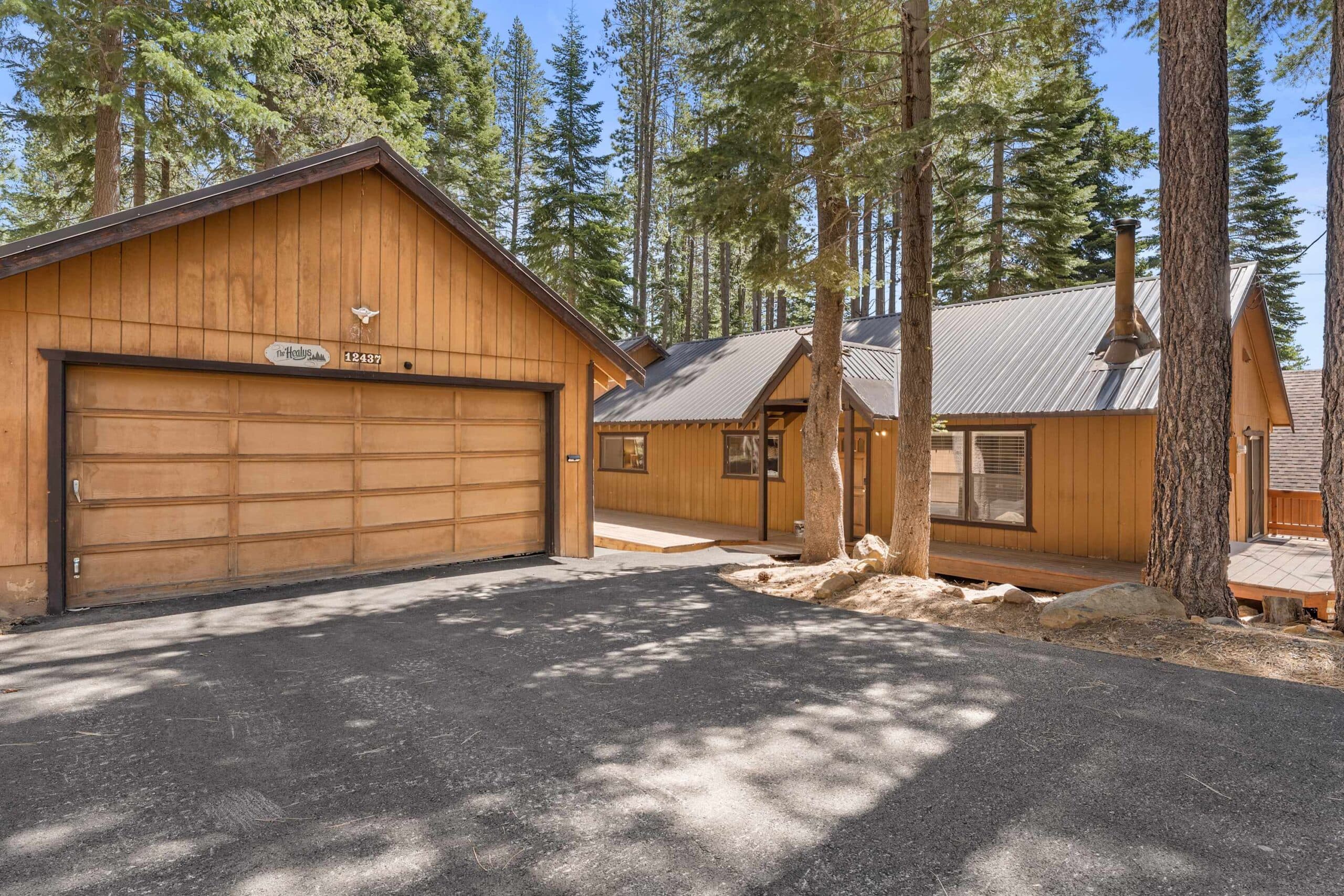 Beach Club Perks 4BR Family Cabin in Tahoe Donner